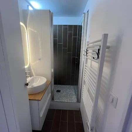 Spacieux 2 Pieces Avec Coin Et Parking, Proche Du De Matemale - Fr-1-593-44 Apartment *